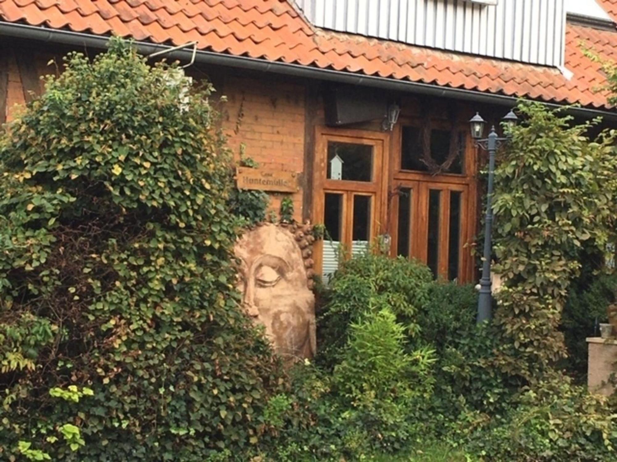 Grosse Hobbithoehle Mit Gemeinschaftsgarten 노이슈타트암루벤베르크 외부 사진